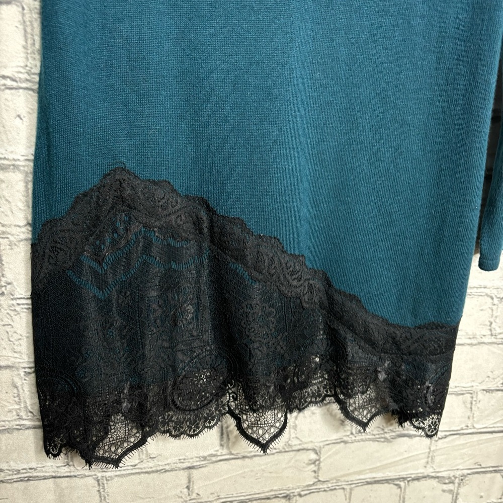 b🌼3/$30🌼Chicos Teal Long Sleeve Tunic V Neck Lace Trim Top Siize 1\Medium - Picture 13 of 15